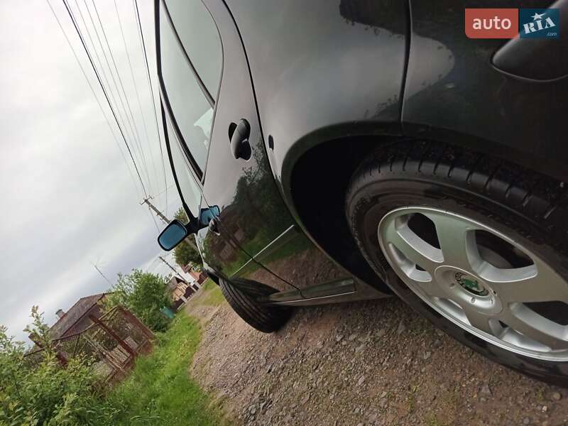 Хэтчбек Volkswagen Golf 2001 в Ходорове