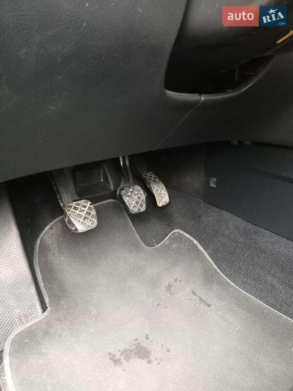 Хэтчбек Volkswagen Golf 2001 в Ходорове