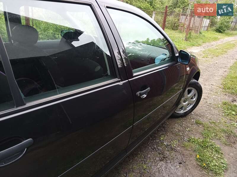 Хэтчбек Volkswagen Golf 2001 в Ходорове