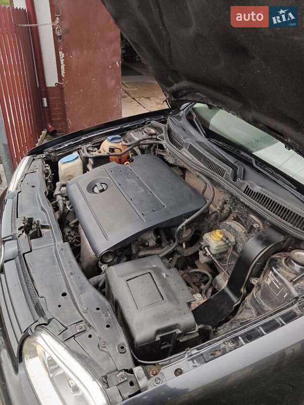 Хэтчбек Volkswagen Golf 2001 в Ходорове