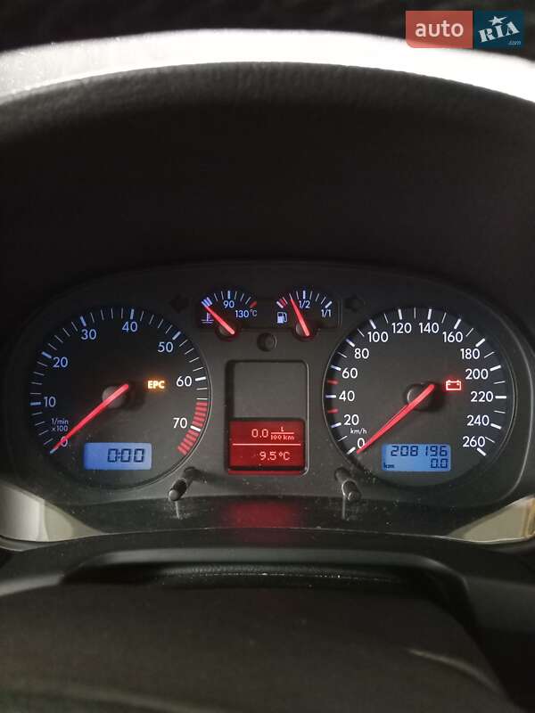 Хэтчбек Volkswagen Golf 2001 в Ходорове