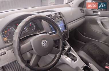 Хэтчбек Volkswagen Golf 2005 в 