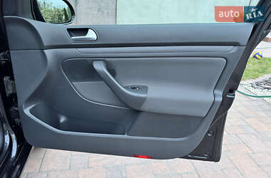 Хэтчбек Volkswagen Golf 2009 в 