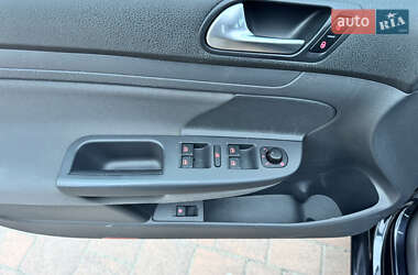 Хэтчбек Volkswagen Golf 2009 в 