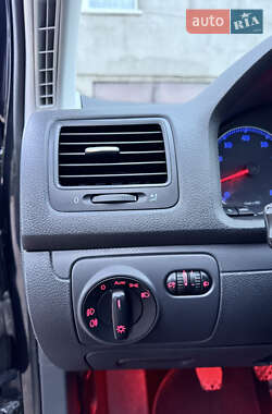 Хэтчбек Volkswagen Golf 2009 в 