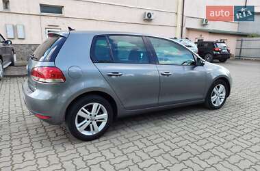 Хетчбек Volkswagen Golf 2012 в 