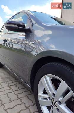 Хетчбек Volkswagen Golf 2012 в 