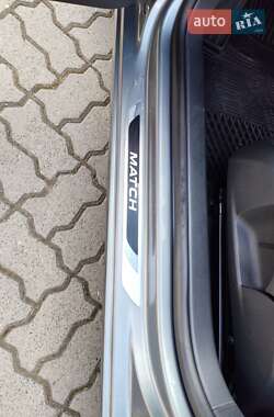 Хетчбек Volkswagen Golf 2012 в 