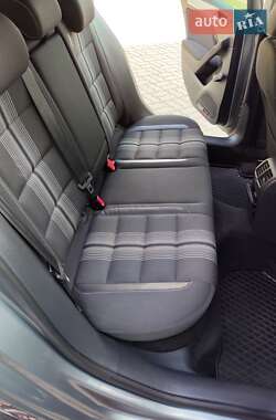 Хетчбек Volkswagen Golf 2012 в 