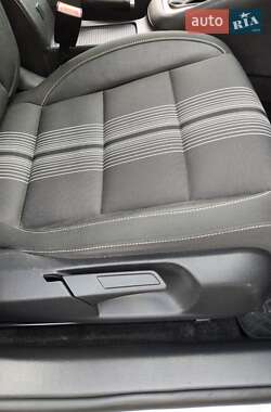 Хетчбек Volkswagen Golf 2012 в 