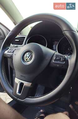 Хетчбек Volkswagen Golf 2012 в 
