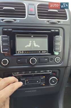 Хетчбек Volkswagen Golf 2012 в 