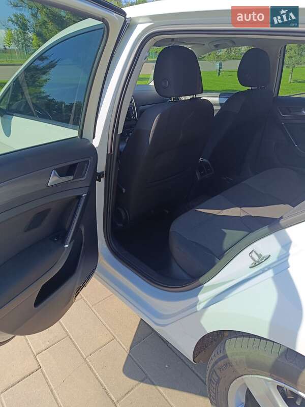 Хэтчбек Volkswagen Golf 2013 в Краматорске