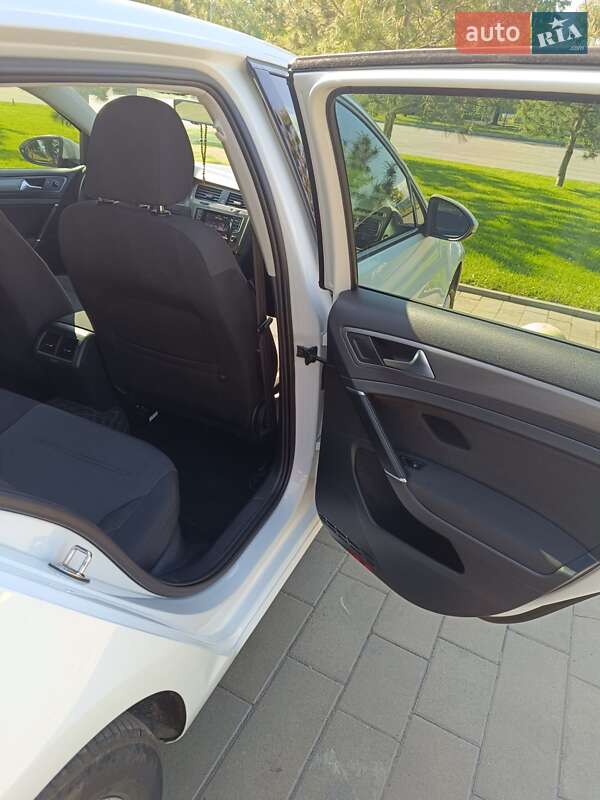 Хэтчбек Volkswagen Golf 2013 в Краматорске