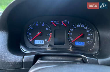 Хетчбек Volkswagen Golf 2002 в 