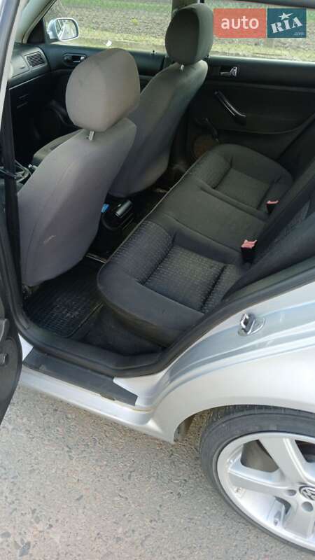 Хэтчбек Volkswagen Golf 2002 в Луцке