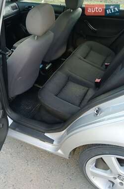 Хэтчбек Volkswagen Golf 2002 в 