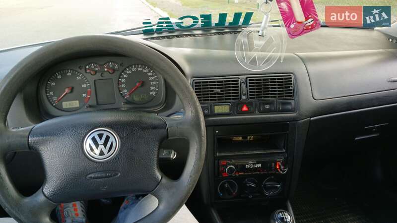 Хэтчбек Volkswagen Golf 2002 в Луцке