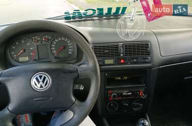 Хэтчбек Volkswagen Golf 2002 в 