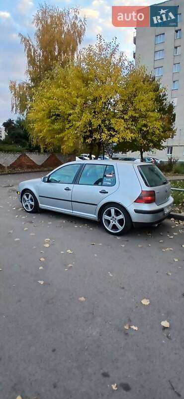 Хэтчбек Volkswagen Golf 2002 в Луцке