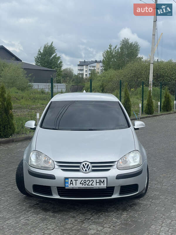 Хэтчбек Volkswagen Golf 2005 в Надворной