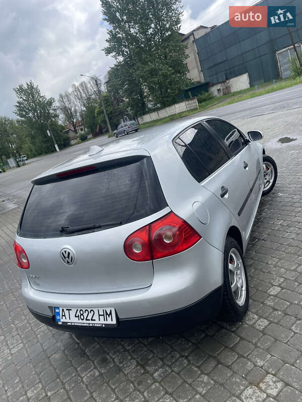 Хэтчбек Volkswagen Golf 2005 в Надворной
