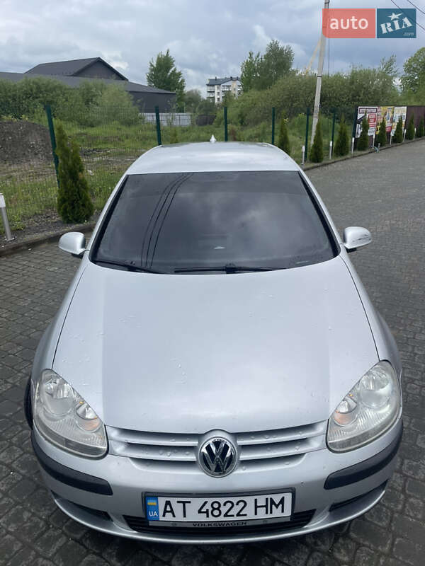 Хэтчбек Volkswagen Golf 2005 в Надворной