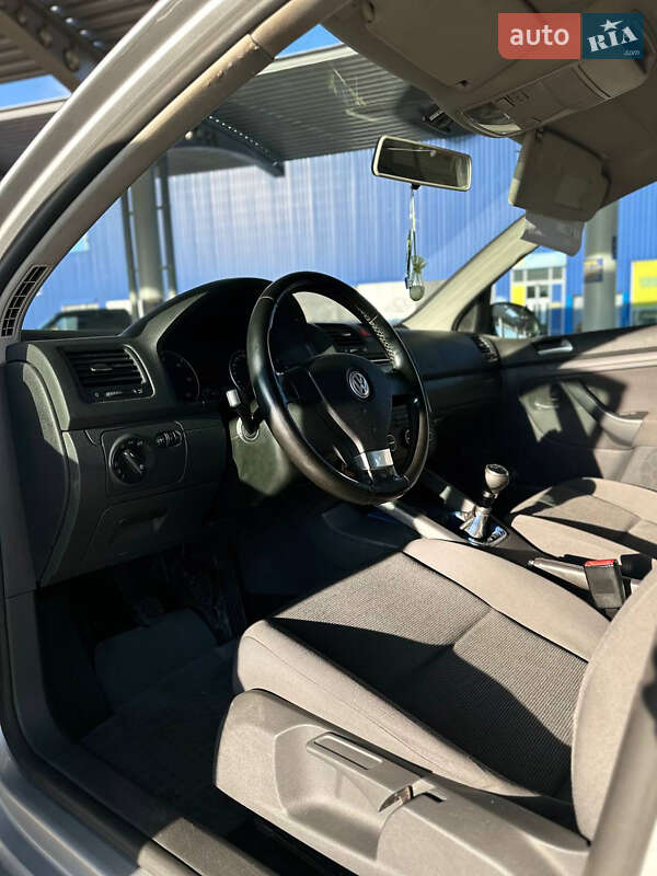 Хетчбек Volkswagen Golf 2008 в Запоріжжі
