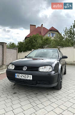 Хэтчбек Volkswagen Golf 2001 в Ивано-Франковске