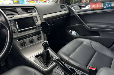 Хетчбек Volkswagen Golf 2015 в 