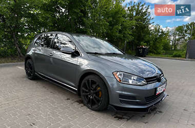 Хетчбек Volkswagen Golf 2015 в 