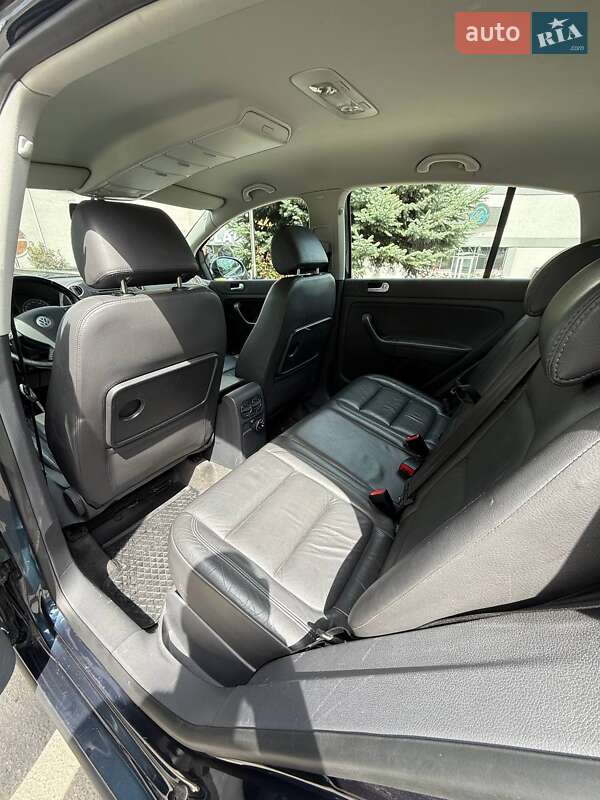 Хетчбек Volkswagen Golf 2005 в Запоріжжі