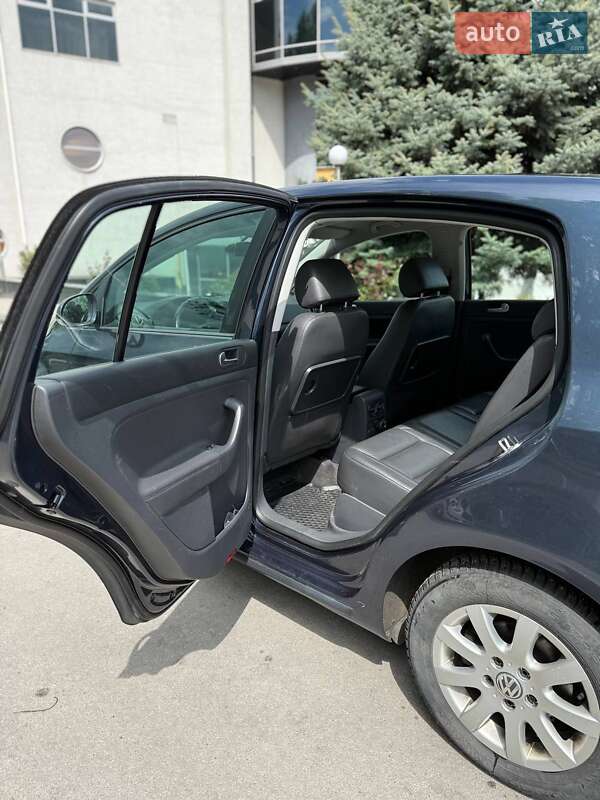 Хетчбек Volkswagen Golf 2005 в Запоріжжі