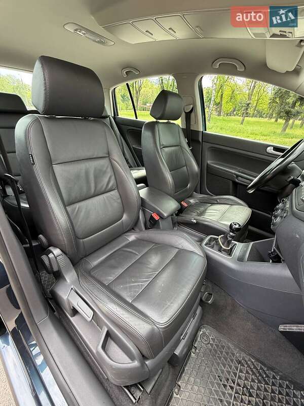 Хетчбек Volkswagen Golf 2005 в Запоріжжі