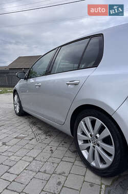 Хэтчбек Volkswagen Golf 2013 в 