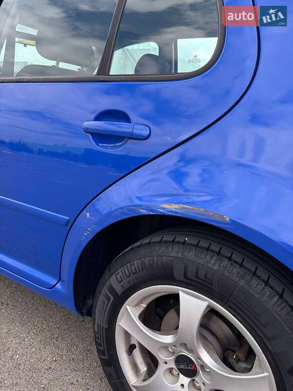 Хэтчбек Volkswagen Golf 2003 в Одессе