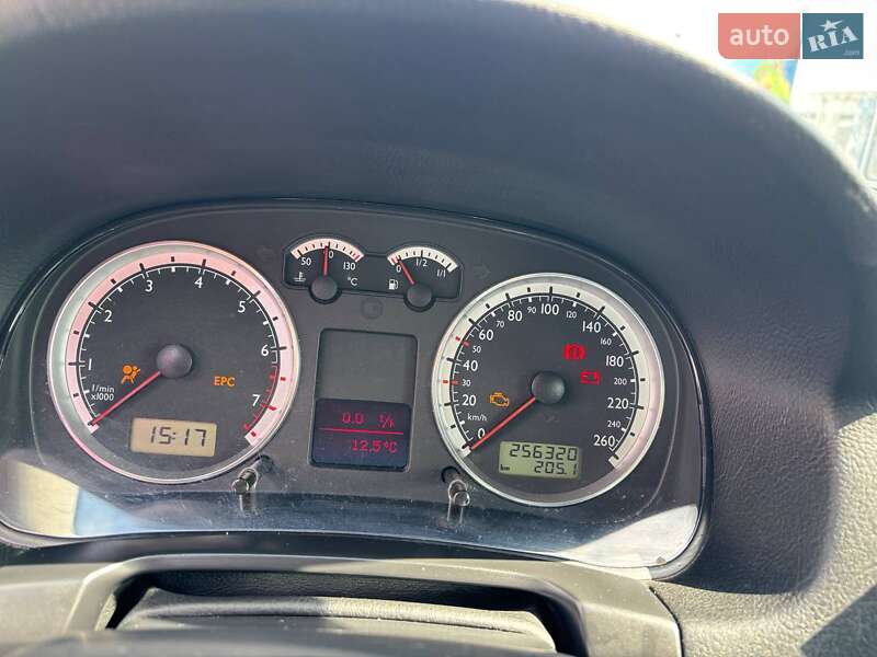 Хэтчбек Volkswagen Golf 2003 в Одессе