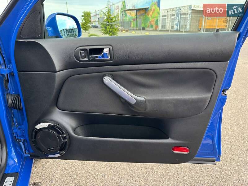 Хэтчбек Volkswagen Golf 2003 в Одессе