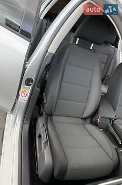 Хэтчбек Volkswagen Golf 2010 в 