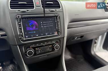 Хэтчбек Volkswagen Golf 2010 в 
