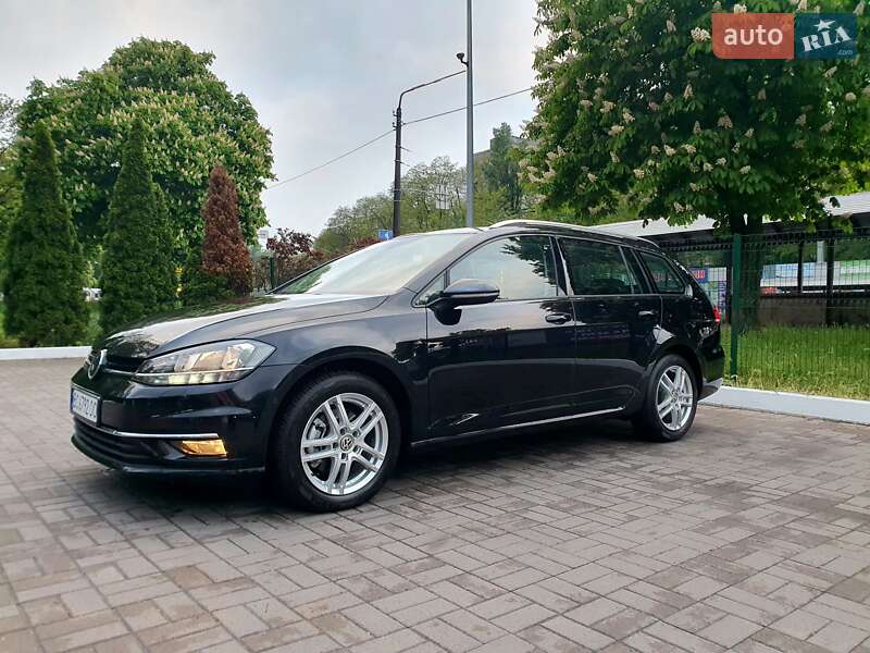 Універсал Volkswagen Golf 2020 в Києві