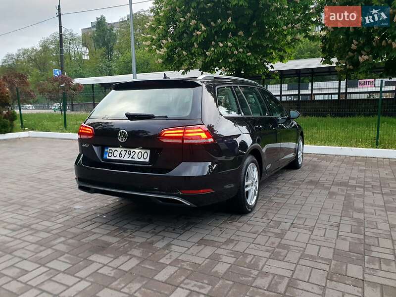 Універсал Volkswagen Golf 2020 в Києві