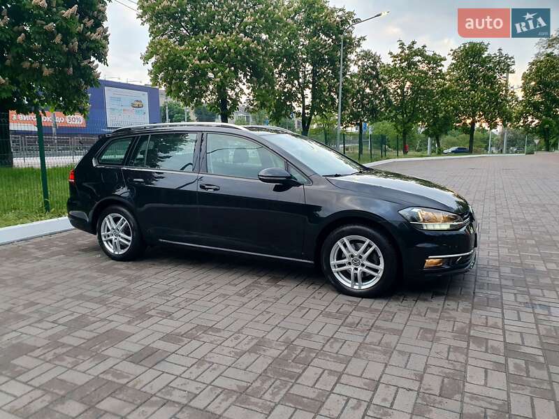 Універсал Volkswagen Golf 2020 в Києві