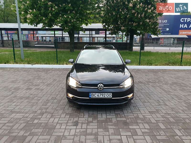 Універсал Volkswagen Golf 2020 в Києві