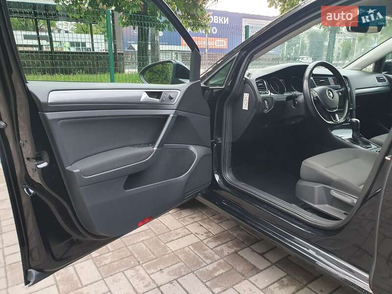 Універсал Volkswagen Golf 2020 в Києві