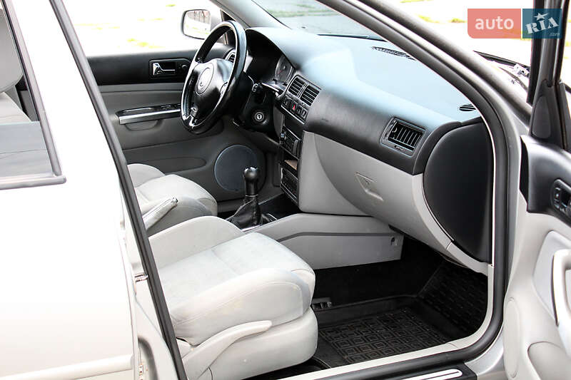 Универсал Volkswagen Golf 2006 в Виннице