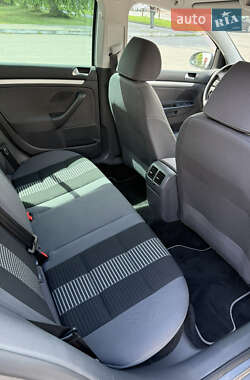 Хэтчбек Volkswagen Golf 2008 в 