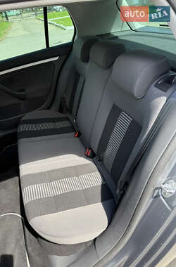 Хэтчбек Volkswagen Golf 2008 в 
