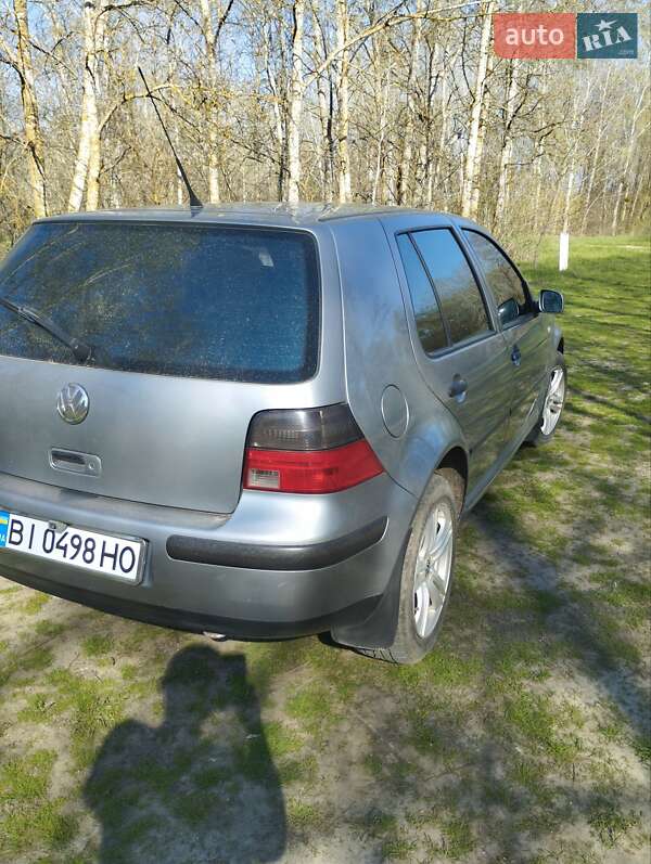 Хэтчбек Volkswagen Golf 2004 в 