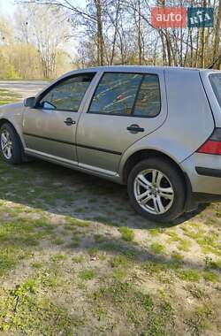 Хэтчбек Volkswagen Golf 2004 в 